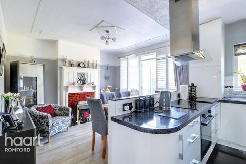 3 bedroom terraced house for sale, Laurel Crescent, Romford