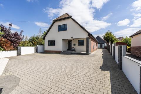 4 bedroom detached house for sale, 142 Brook Lane, Sarisbury Green, Southampton, Hampshire. SO31 7EW