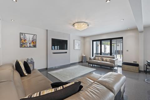 4 bedroom detached house for sale, 142 Brook Lane, Sarisbury Green, Southampton, Hampshire. SO31 7EW