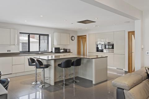 4 bedroom detached house for sale, 142 Brook Lane, Sarisbury Green, Southampton, Hampshire. SO31 7EW