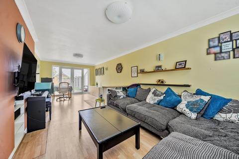 17 Appledore Avenue, Nottingham, NG8 2RE