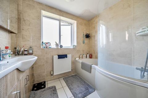 17 Appledore Avenue, Nottingham, NG8 2RE