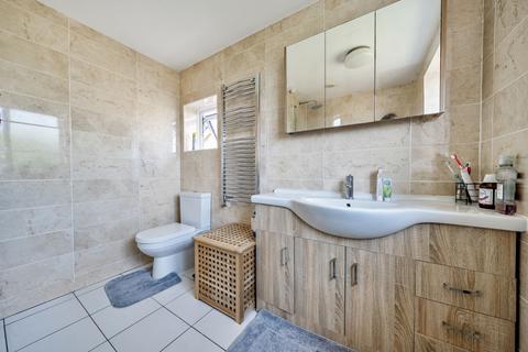 17 Appledore Avenue, Nottingham, NG8 2RE