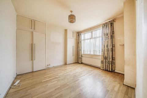2 bedroom ground floor maisonette for sale, Brook Lodge, Brook Avenue, Edgware, Greater London. HA8 9XD