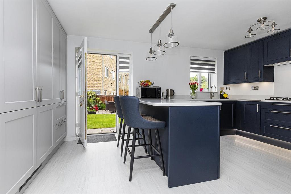 Bramleys Estate Agents - Tithefields (5).jpg