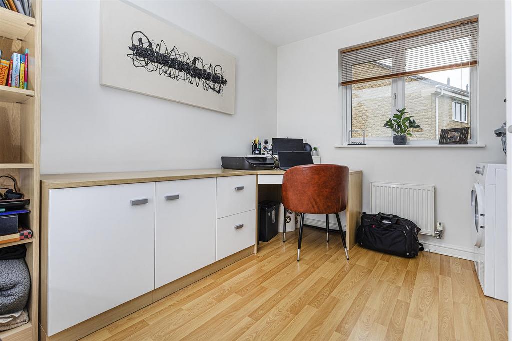 Bramleys Estate Agents - Tithefields (22).jpg