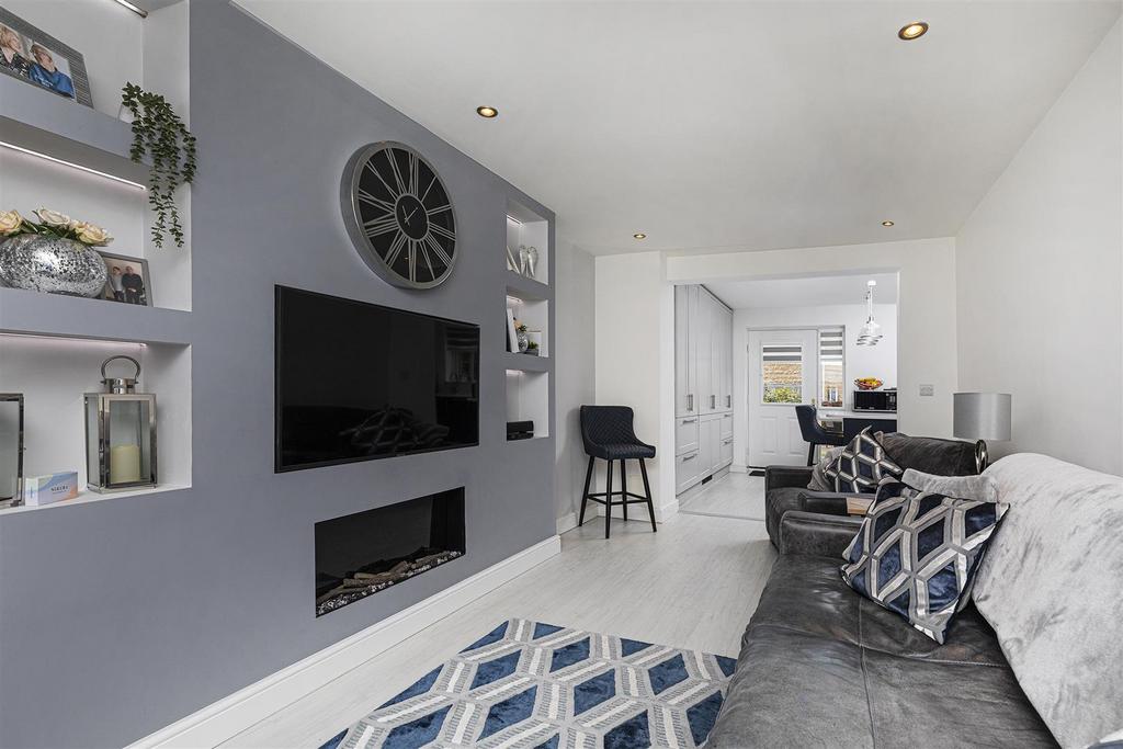 Bramleys Estate Agents - Tithefields (4).jpg