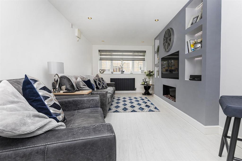 Bramleys Estate Agents - Tithefields (2).jpg