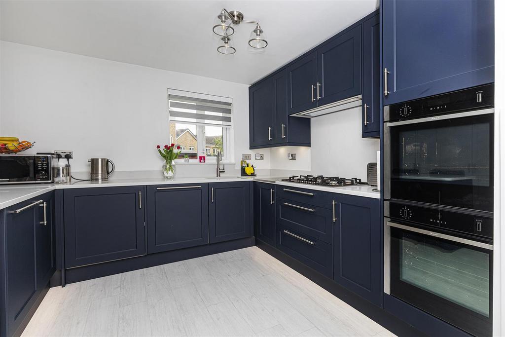 Bramleys Estate Agents - Tithefields (10).jpg