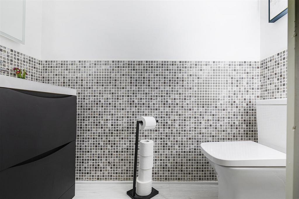 Bramleys Estate Agents - Tithefields (14).jpg