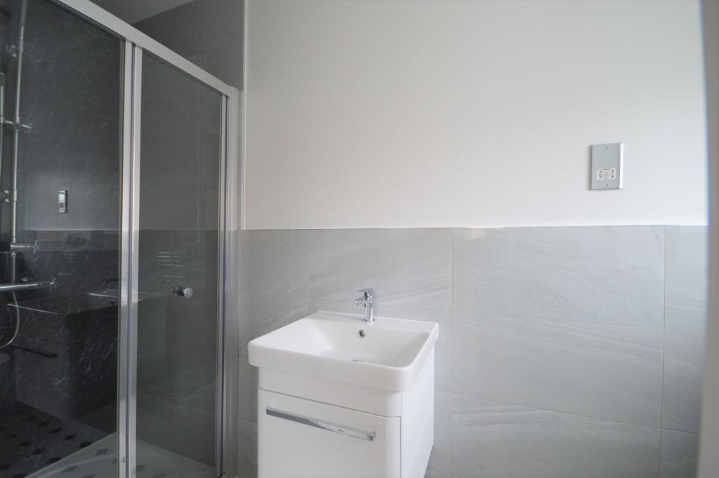 Second En-Suite Shower