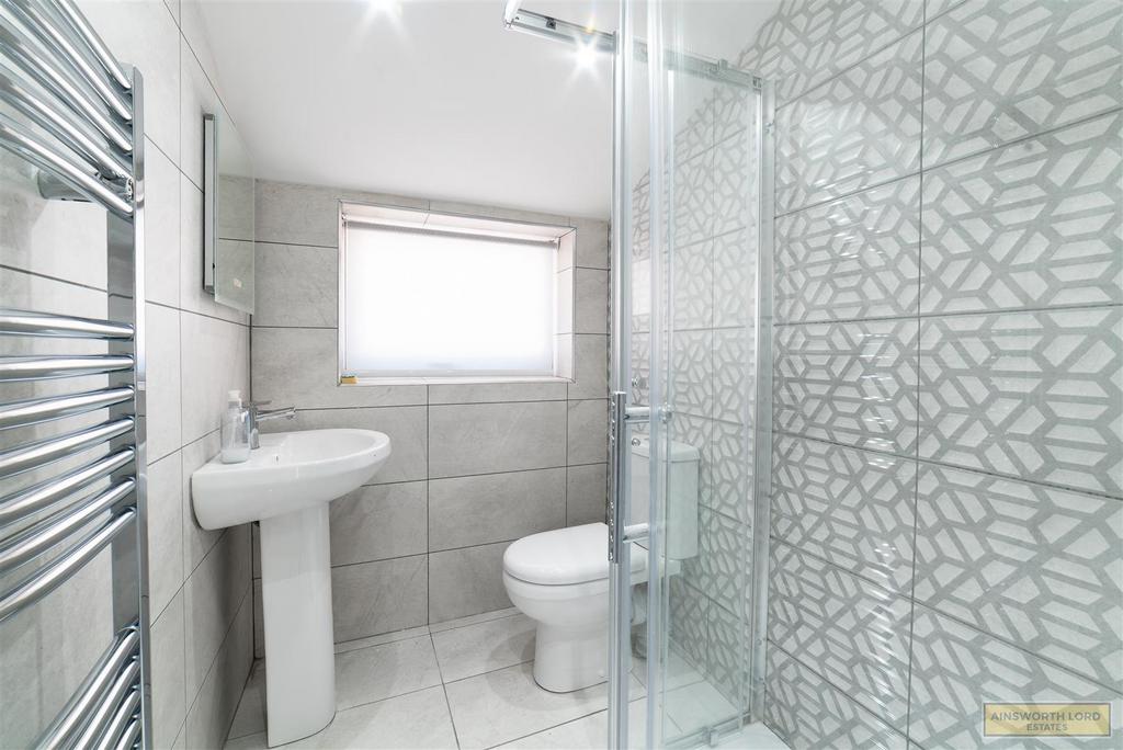 Dowstairs wc/shower