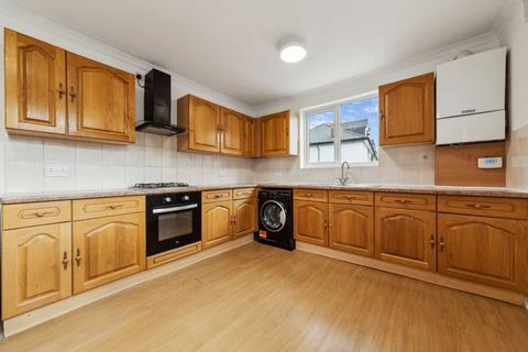 3 bedroom flat to rent, Grove Vale, London SE22