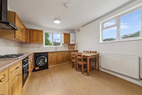 3 bedroom flat to rent, Grove Vale, London SE22