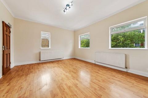3 bedroom flat to rent, Grove Vale, London SE22