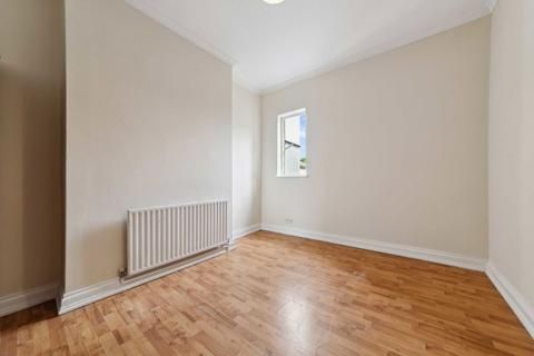 3 bedroom flat to rent, Grove Vale, London SE22