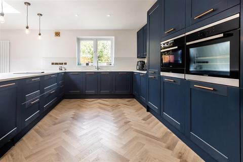 11 Lynceley Grange, Epping, CM16 6RA