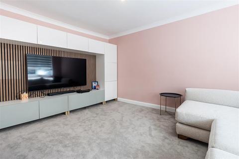 11 Lynceley Grange, Epping, CM16 6RA
