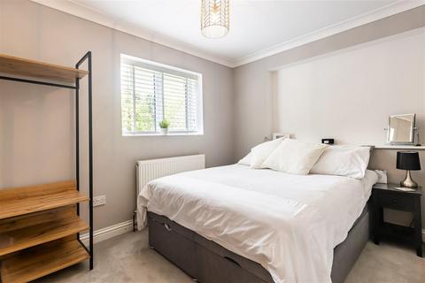 11 Lynceley Grange, Epping, CM16 6RA