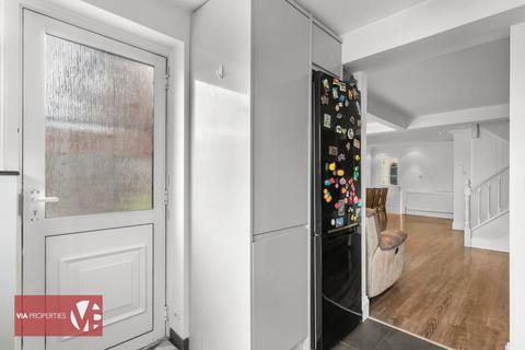 4 bedroom semi-detached house for sale, Buryholme, Broxbourne EN10