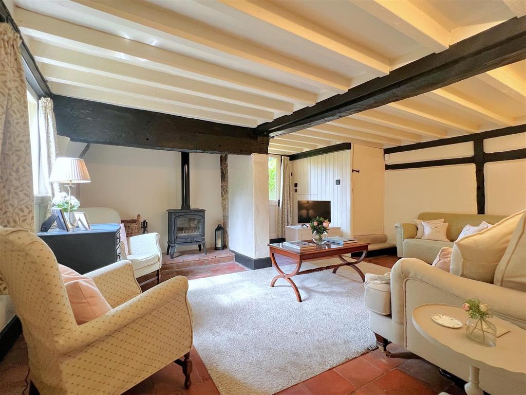 Living Room L.jpg