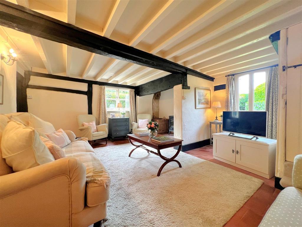 Living Room 2 L.jpg