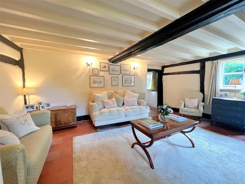 Living Room 4 L.jpg