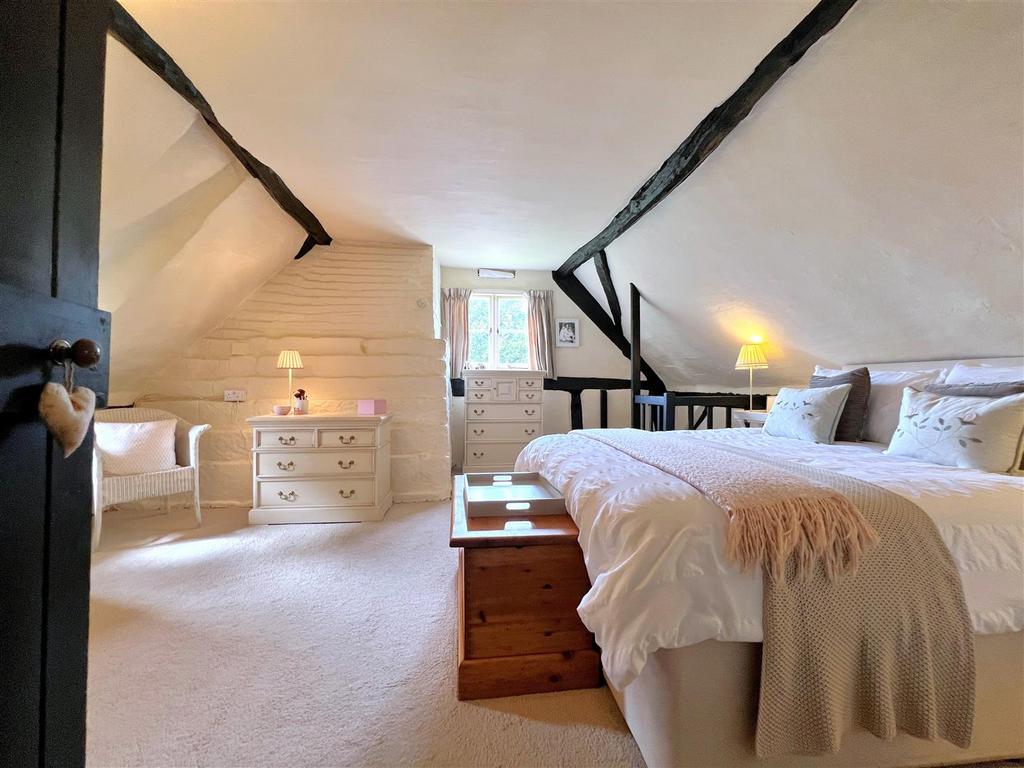 Bedroom 1 L.jpg