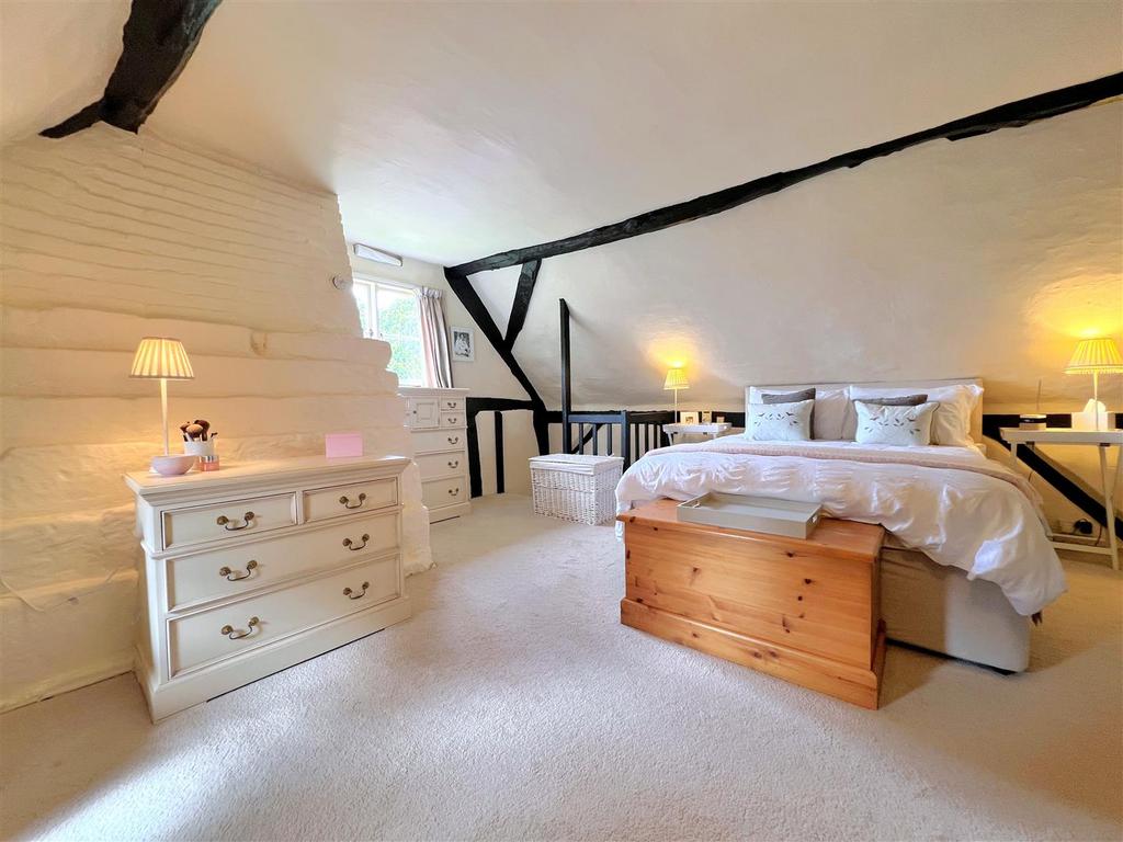 Bedroom 1.1 L.jpg