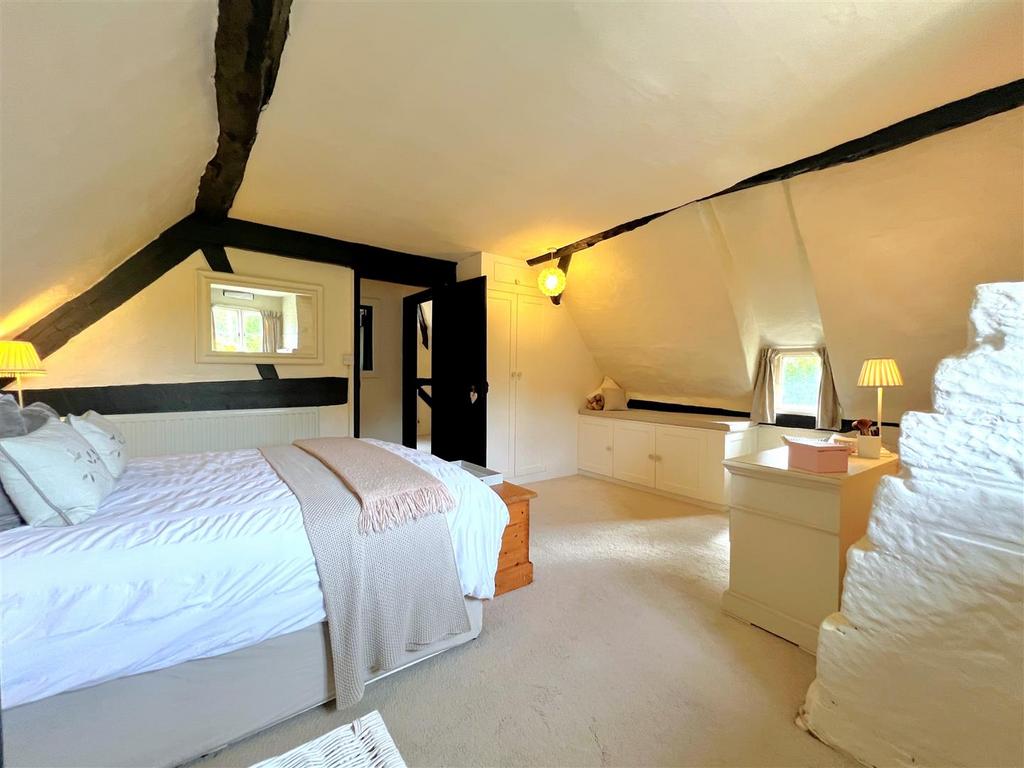 Bed 1.2 L.jpg