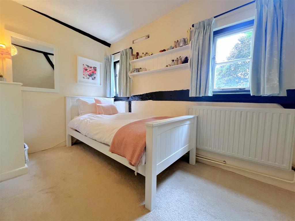 Bed 3 L.jpg