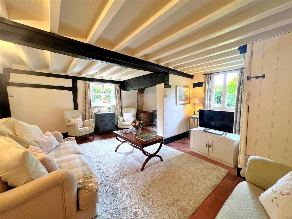 Living room 3 L.jpg