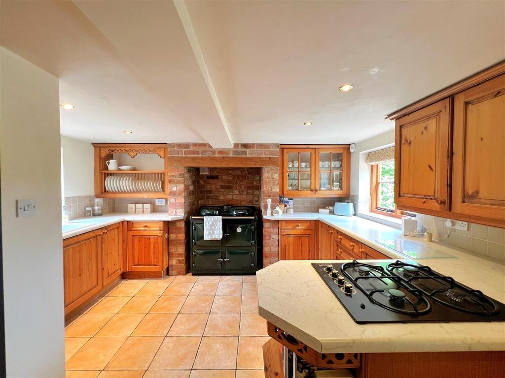Kitchen L.jpg
