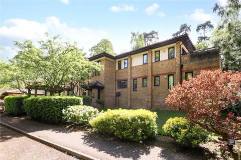 8, Ash Court The Warren, Oxshott, Leatherhead, KT22 0SB