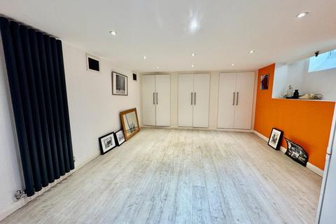 322 Kettering Road, Northampton, NN2 7DT