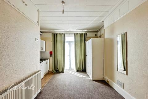 Studio to rent, Tonbridge Road Maidstone ME16