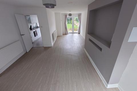 3 bedroom terraced house to rent, North End, Higham Ferrers NN10