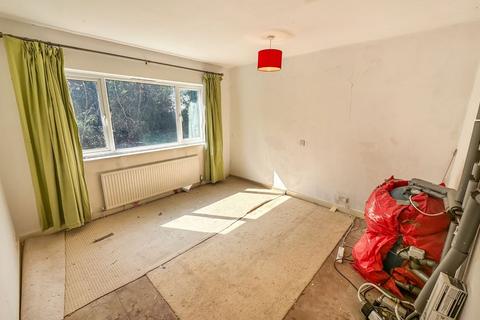 2 bedroom detached bungalow for sale, 11 Grove Avenue, Beeston, Nottingham, Nottinghamshire, NG9 4ED