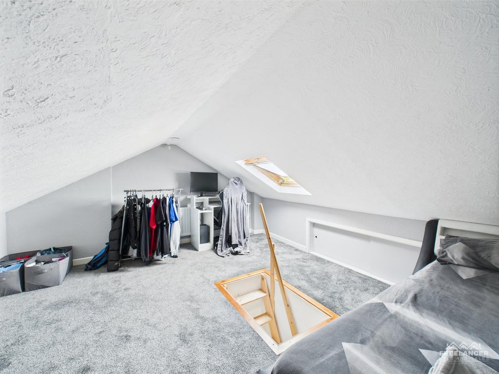 Attic room 2