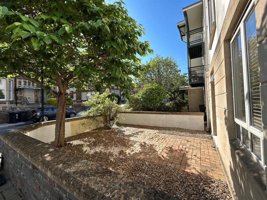 Front Gdn.jpg