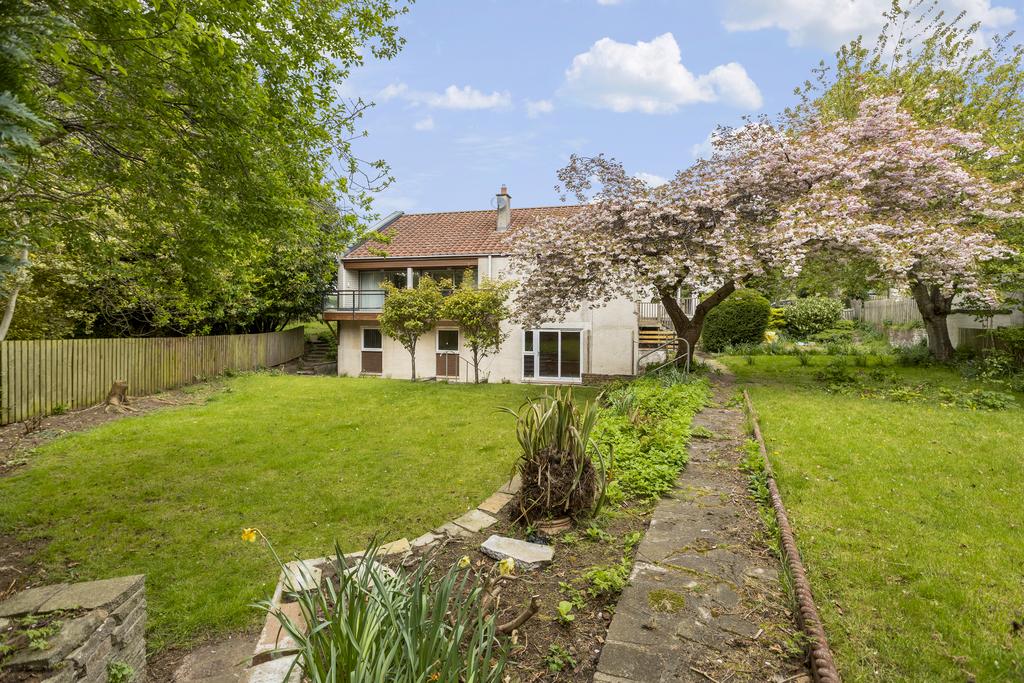 2 Buckstone Drive, Edinburgh, EH10 6PD 5 bed detached house - £795,000