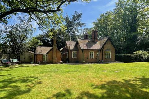 2 bedroom cottage for sale, Woodcote Lane Leek Wootton, Warwick, Warwickshire CV35 7QD