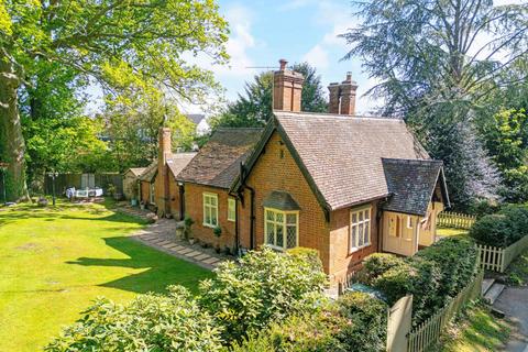 2 bedroom cottage for sale, Woodcote Lane Leek Wootton, Warwick, Warwickshire CV35 7QD