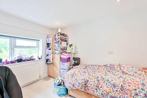 120 Cedar Way, Guildford, GU1 1JF