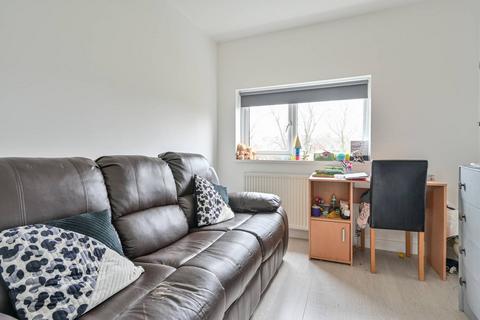 120 Cedar Way, Guildford, GU1 1JF