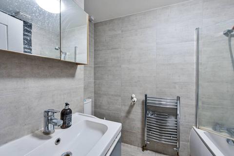 120 Cedar Way, Guildford, GU1 1JF
