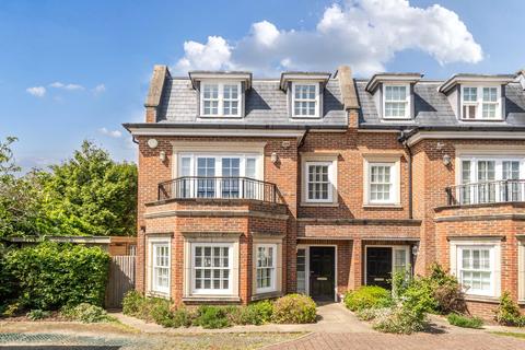 undefined, Lincoln Grove, Weybridge, KT13