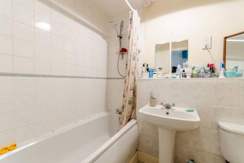 1 bedroom flat to rent, Winery Lane, Kingston, Kingston upon Thames, KT1