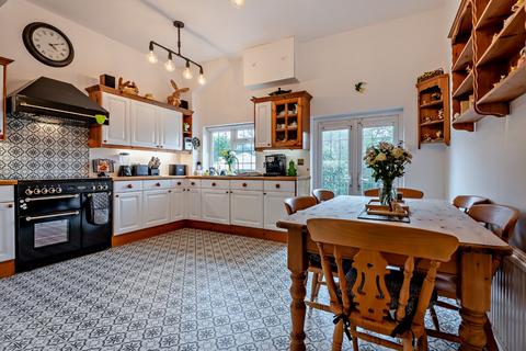 5 bedroom detached house for sale, Bramley Road, Silchester, Reading, Hampshire