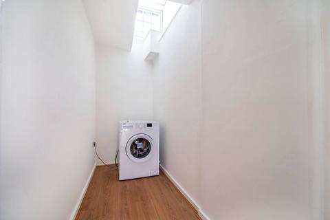 2 bedroom flat to rent, King Street, Maidstone, ME14